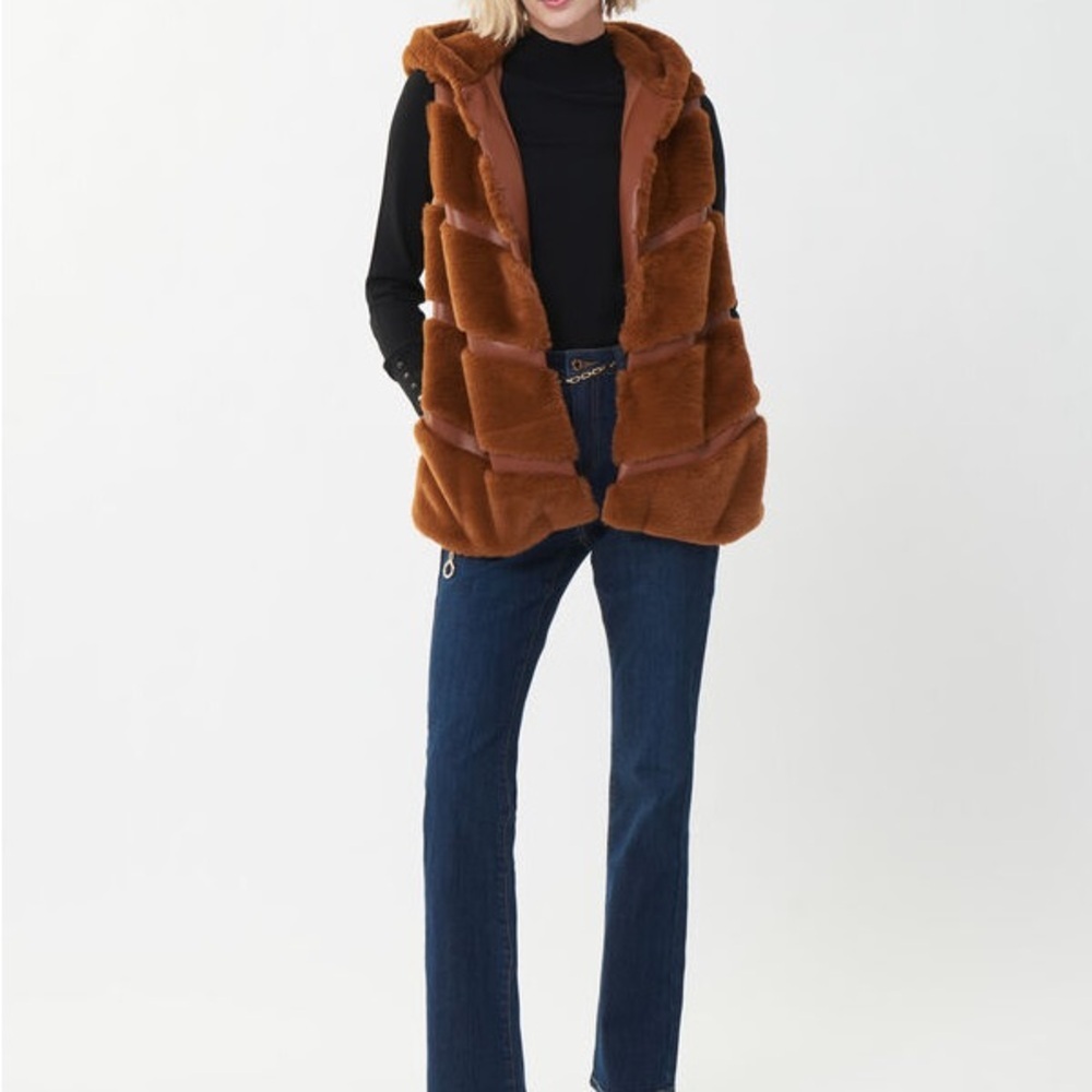 Joseph Ribkoff Chic Sleeveless Faux Fur Vest Style 223910 Woman’s XS NWT